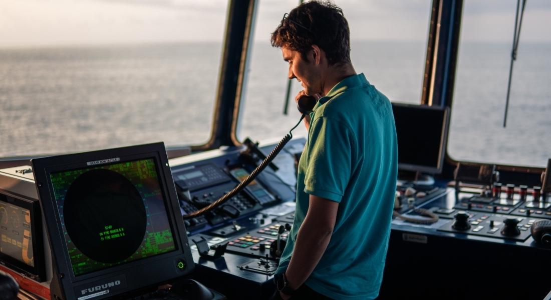 A Guide to VHF Radios for Mariners - Data Marine LLC